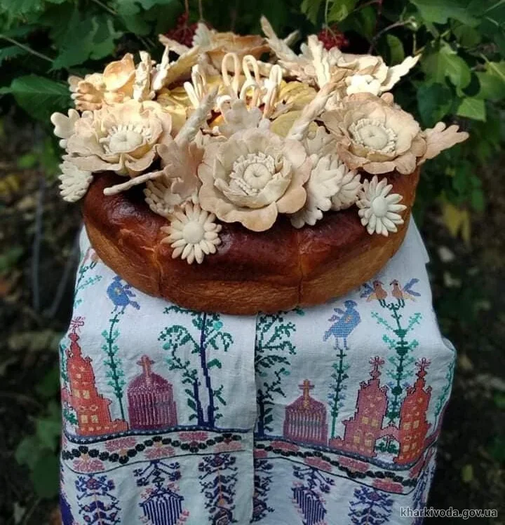 Сахновщинський коровай — одноярусний обрядовий хліб Слобожанщини