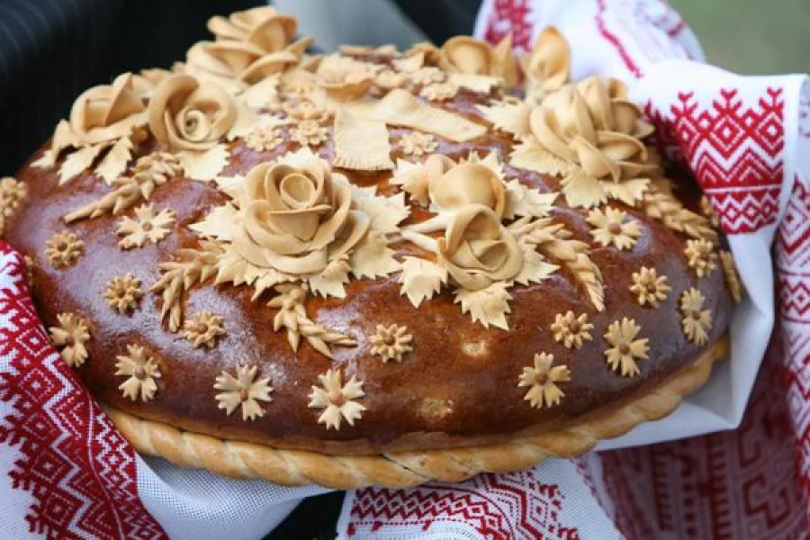 Коровай — обрядовий хліб, що тримає пам’ять про родину й громаду