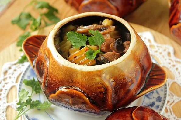 Чанахи — кавказька печеня в українських горщиках
