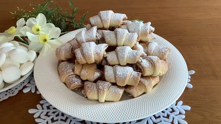 Кіфлики — закарпатські рогалики з леваром, горіхами або маком